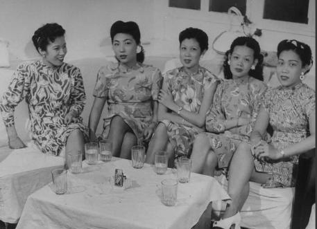 1945年，戴笠肃奸时，对汉奸潘三省很厌恶，就给他上了镣铐。唐生明去探望时，潘三