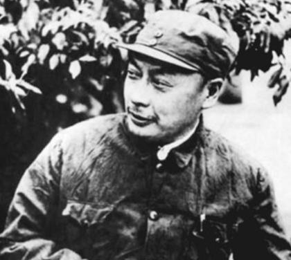 1937年，陈毅被叛徒诱骗下山，途中他觉得口渴，于是拐到一农户家里喝水，却因为农