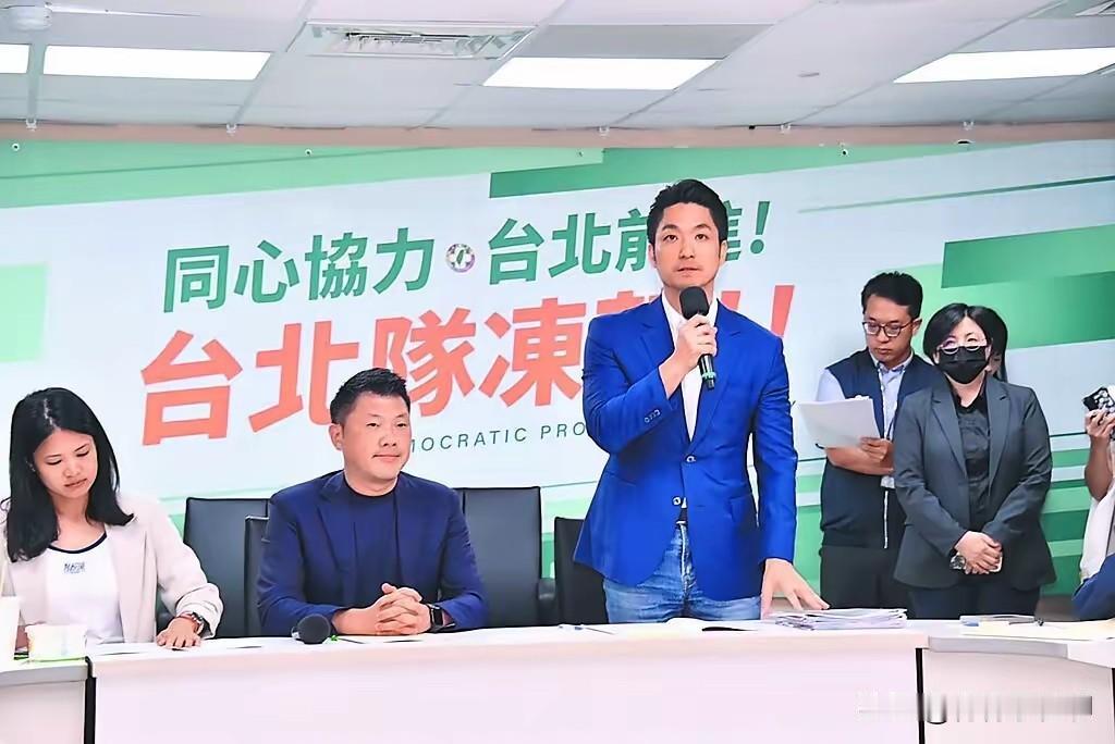 “蓝营共主”角色正迅速转换，昔日的“妈妈市长”卢秀燕怎么也没有想到，不过一年时间