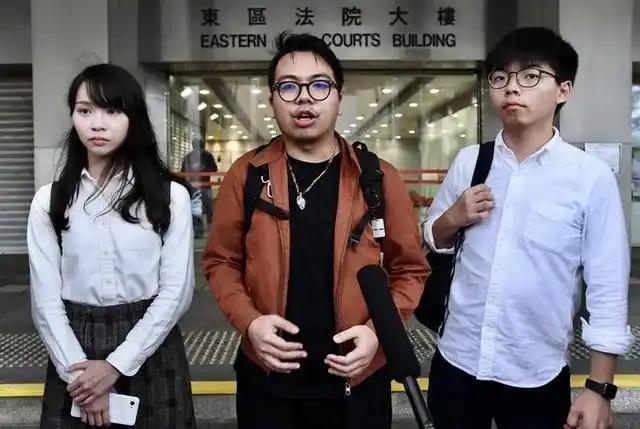 大快人心！29岁黄之锋原本只剩4个月就能出狱，9月2日却在香港高等法院当庭认下一