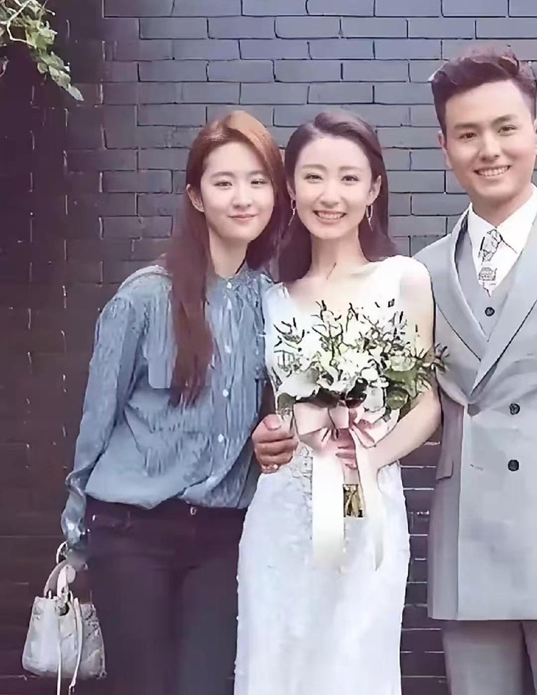 新娘的颜值居然比刘亦菲还高‏。​​​