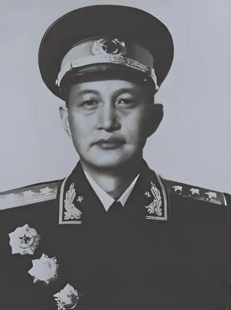洪学智晚年回忆说：“我最怕的人是彭总，”因为在朝鲜时，洪学智作为彭总的副手，是挨