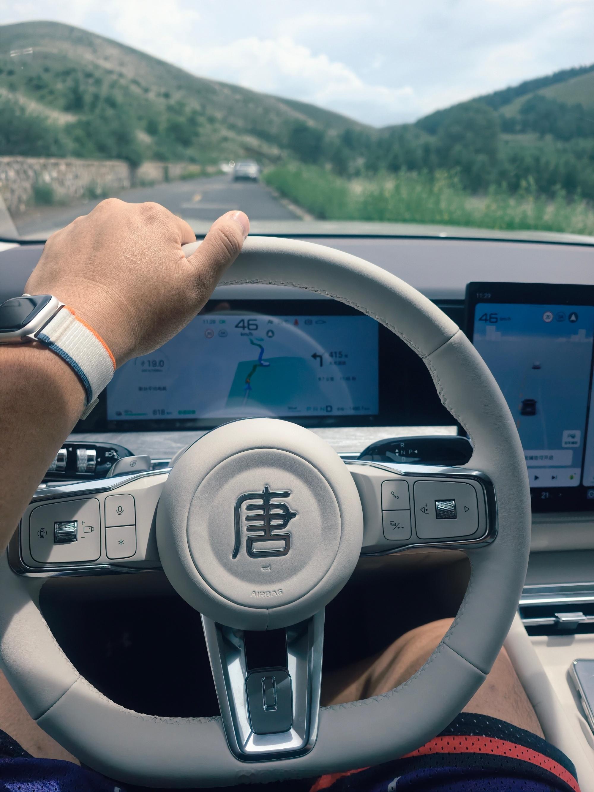开完这辆比亚迪大唐之后，这辆王朝旗舰 SUV 不成爆款也难。  它在四...