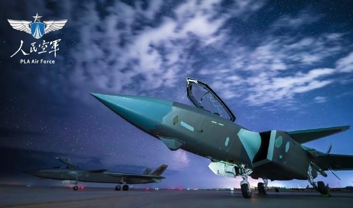 这组星空下的中国战机太惊艳了！作者杨军耗时近两年，在西北大漠拍摄星空下的中国战机