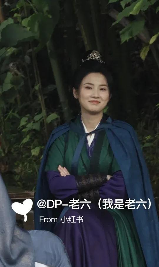 业内对张慧雯有一句评价:知世故而不世故！她一出道就一鸣惊人，拿了许多含金量杠