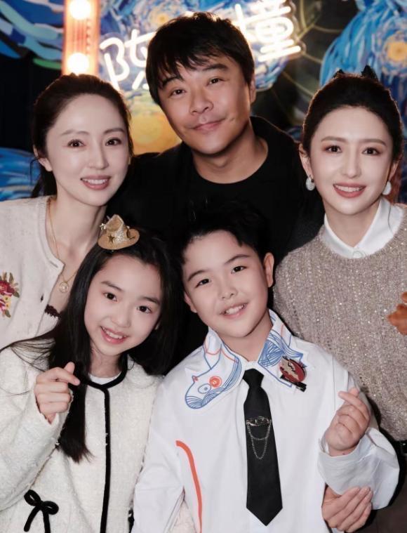 和陈思诚离婚快3年，佟丽娅还没再婚，很多人都猜错了。有人说，是陈思诚太有才华，