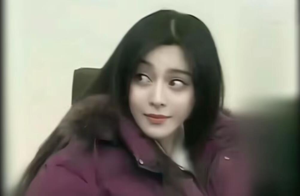 我去一个冰冰一个刘亦菲穿这种颜色的袄子真是脸好啥都好…..