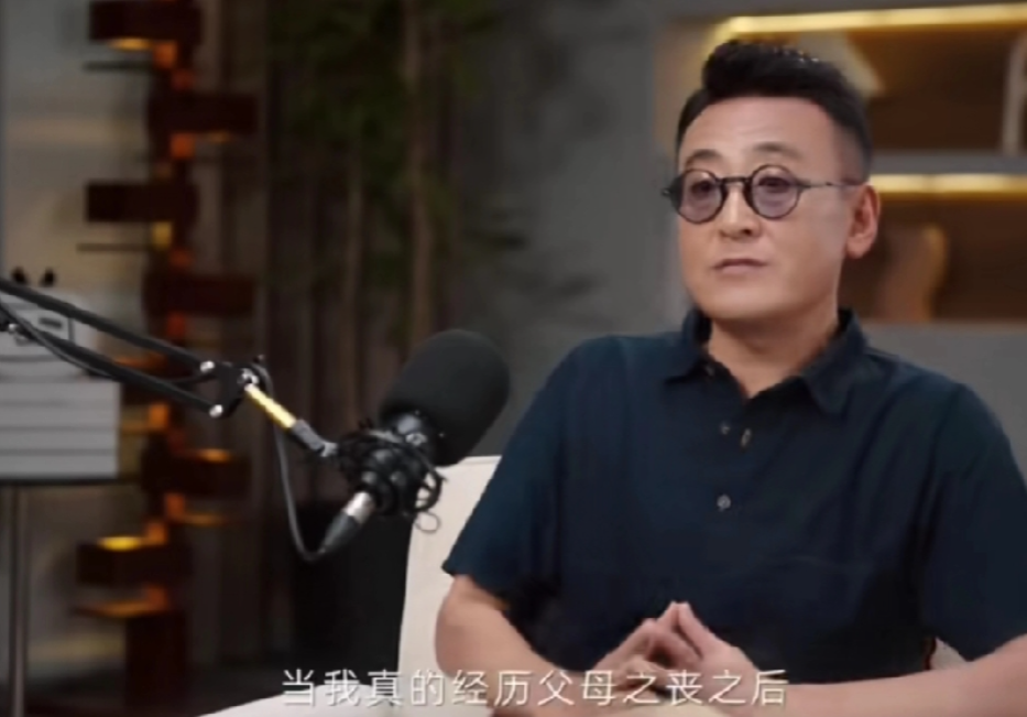 58岁窦文涛没结婚，没有孩子的痛苦，现在他深刻体会到了，他说：“自从父母相继