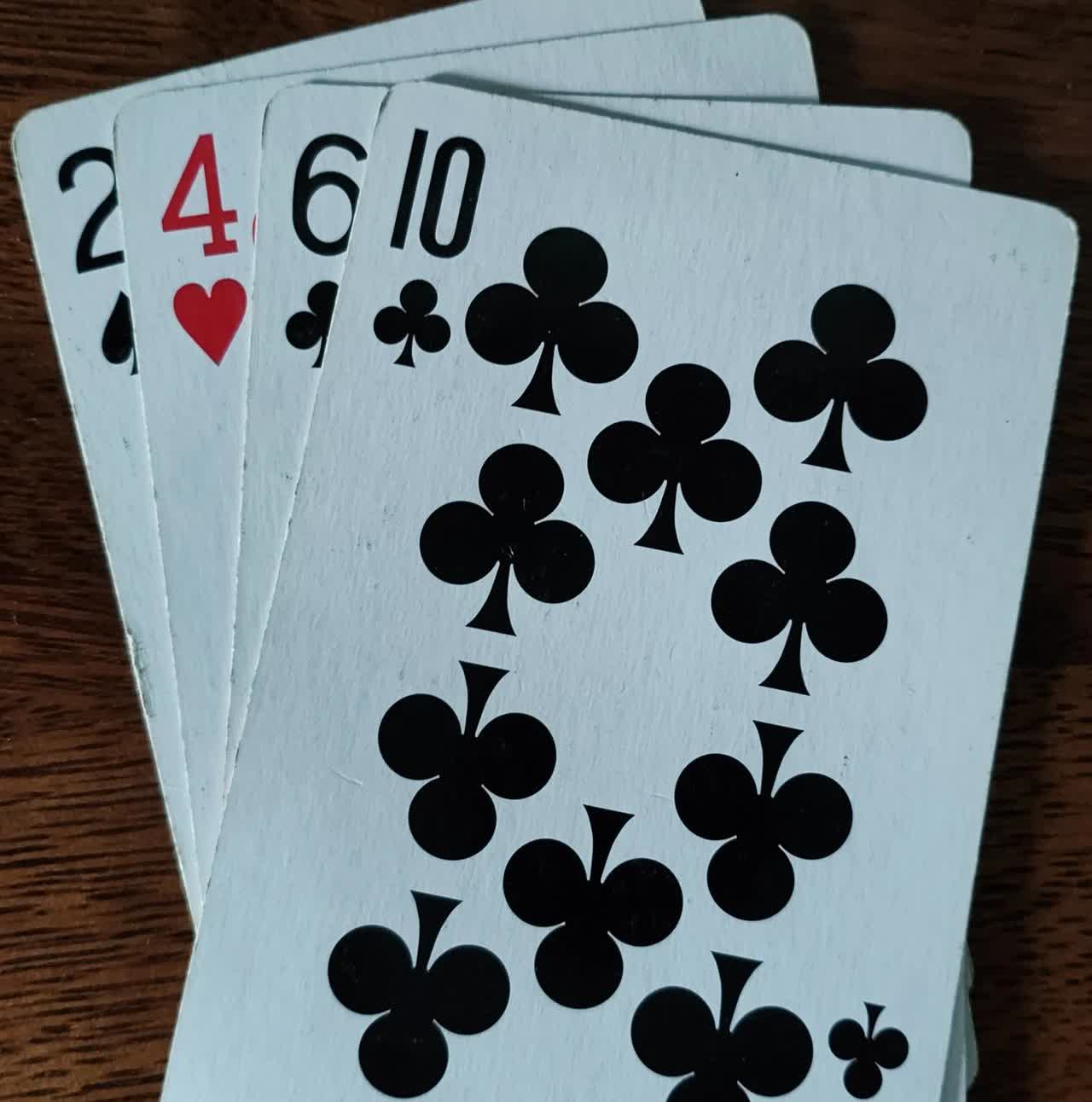 24点益智小游戏，贵在坚持。每天随机发牌，防防脑痴。今天第一副牌24