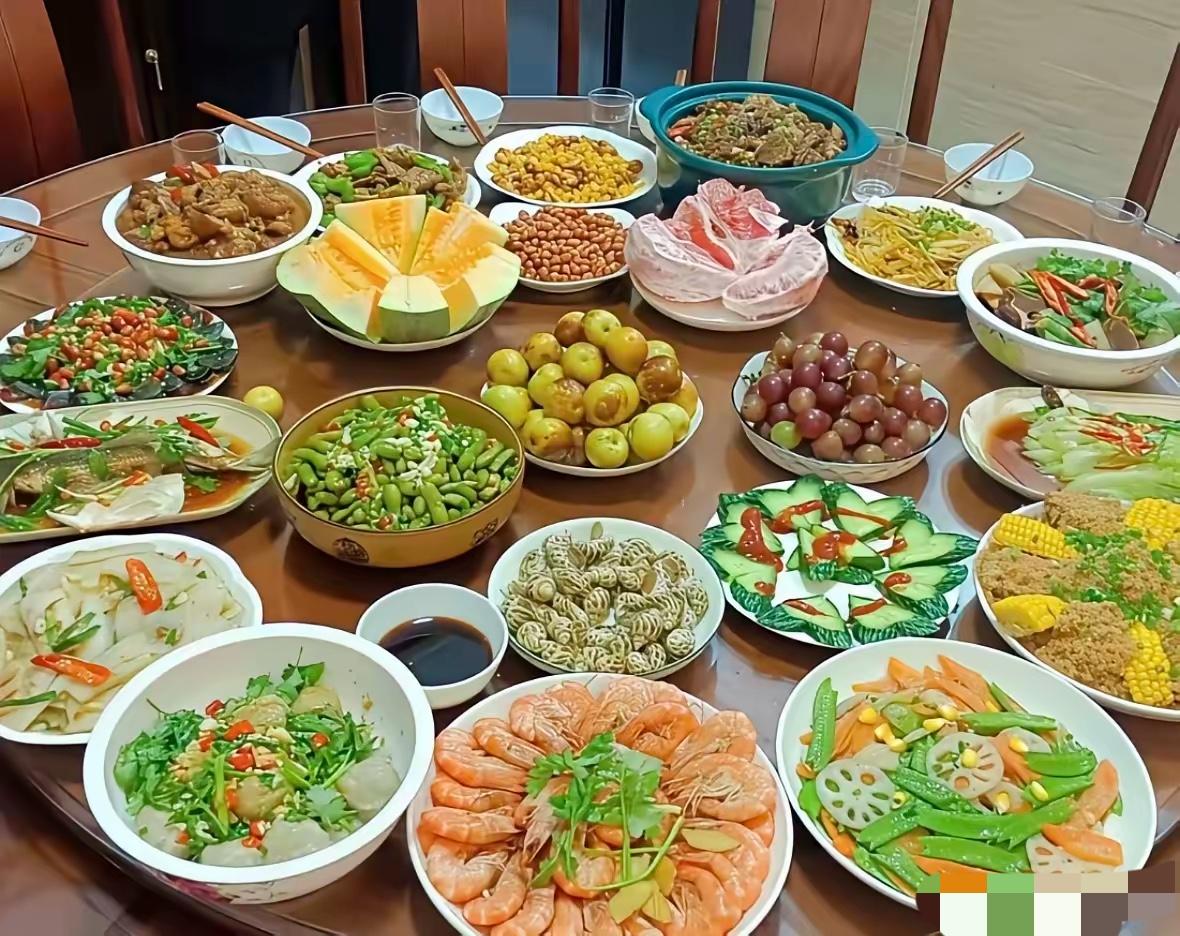 朋友做了一桌子饭，说她光是食材就花了将近1000元，可是我看也没啥特别贵的呀，大