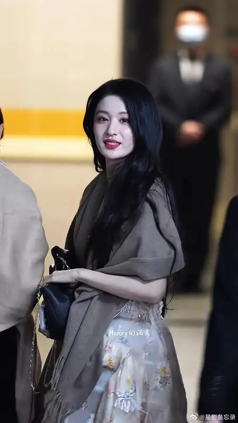 王楚然赔我眼睛！太养眼了吧美女贴贴！