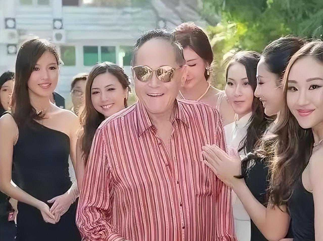 年过八旬的富豪赵世曾有个怪癖，只要女友一怀孕，立马就和她们分手，而且为了不让这些
