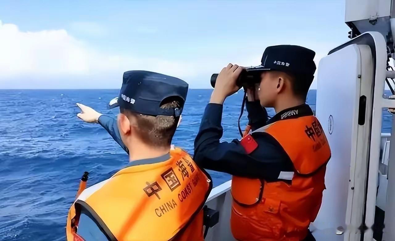 菲军黄岩岛附近演习模拟拦截“中方战机”中方派苏-30驱离菲律宾在黄岩岛附近划非法