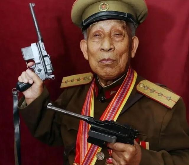 1996年，滕西远私藏两支手枪，民警让他上交，可他却说：“这两支枪，一支是粟裕大