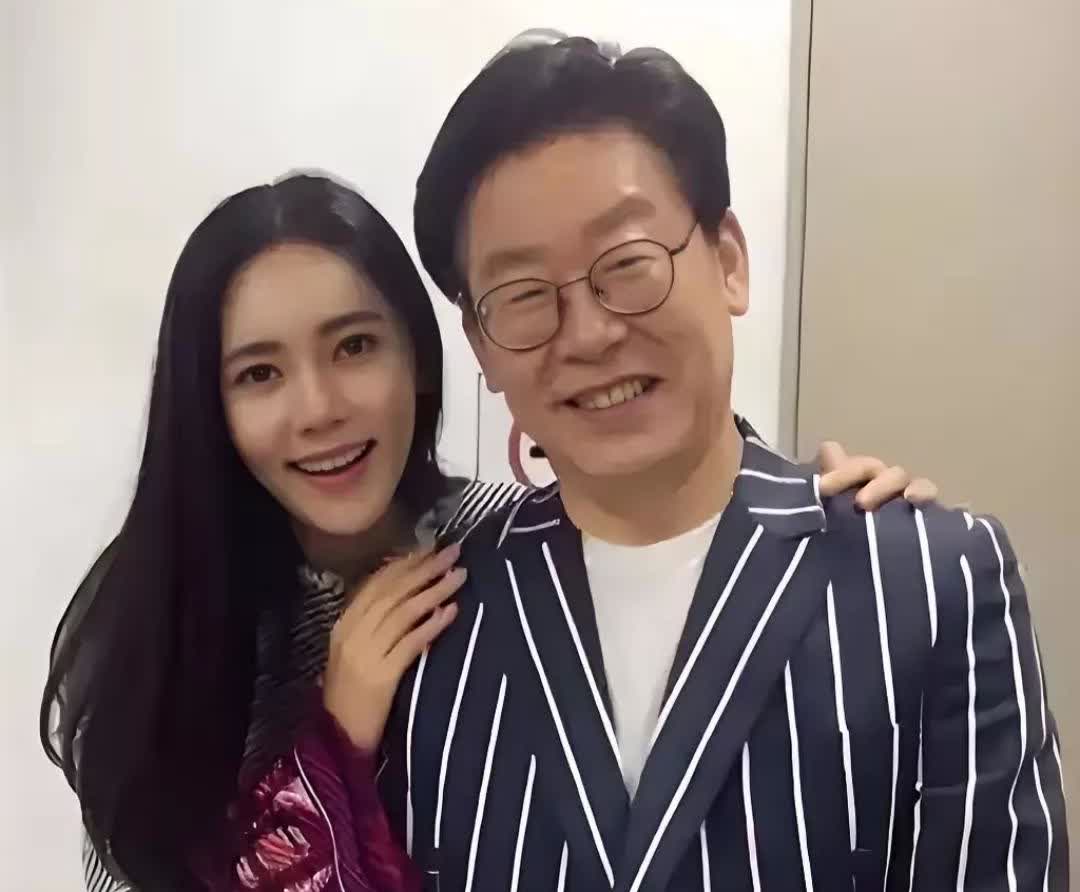 李在明是韩国总统里面藏得最深的恶狼。日本人、石破茂在8月15日进行了参拜
