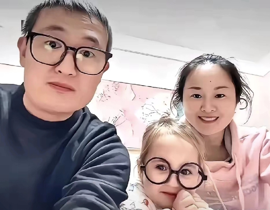 江苏夫妻喜得“混血宝宝”，金发深眼像小仙女儿，真相竟是太爷爷的“隐藏血...