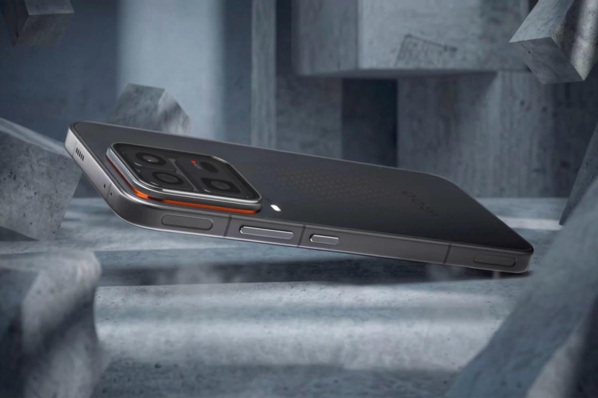 iQOO15Ultra杀疯了！风扇+肩键，4999元起性能封神性能党终于