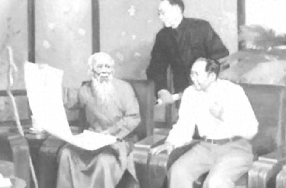 建国初，齐白石被定为“地主”遂向毛主席求助，主席提笔批示3点1949年12月1