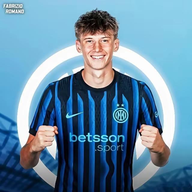 国米冬窗签了两个18岁小将，姆拉契奇和亚基罗维奇，典型的低成本押宝操作。姆拉契奇