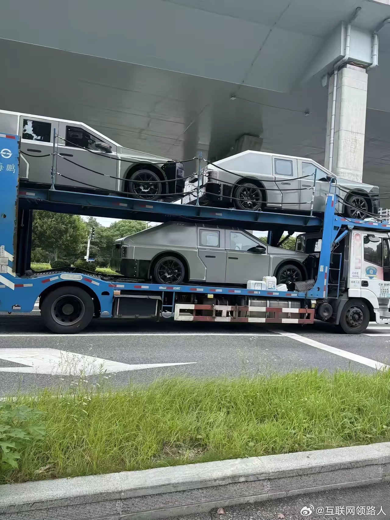第一次看到这种状态的半成品车坐标合肥，路上碰见辆没做伪装的半成品车，模样透着股古