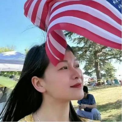 中国知名美女作家称在国内压抑不自由，让她活不下去，于是她抛弃父母，带着年幼的女儿