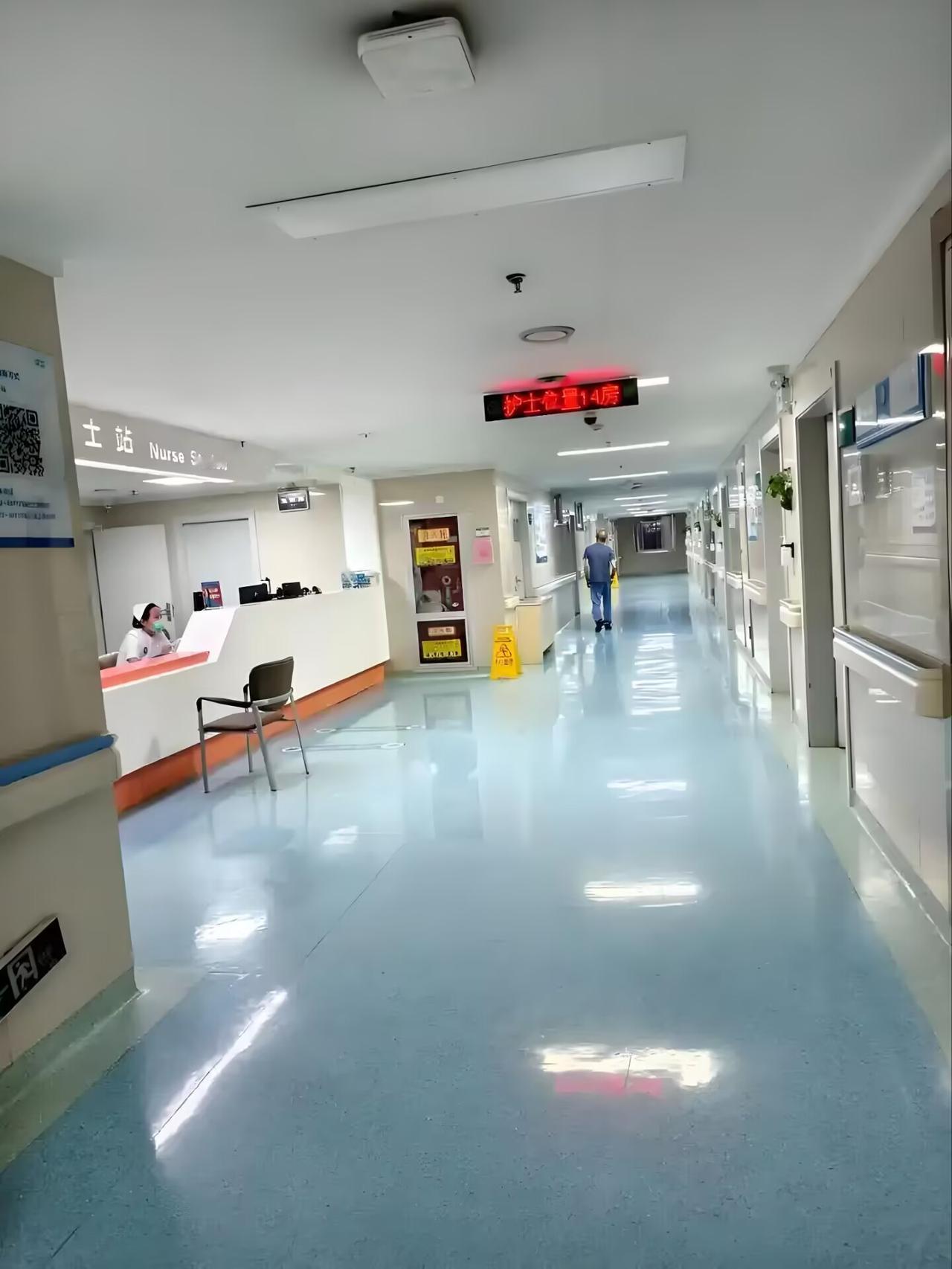 前阵子我家那口子突发急病进了ICU，可把我慌得六神无主。但现在回想起来，最暖的不