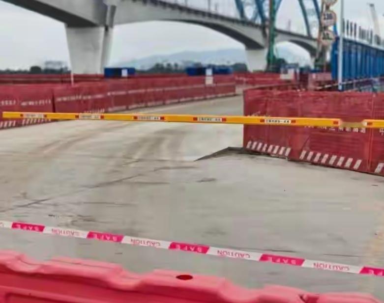 五口之家自驾游坠江！江门在建桥成