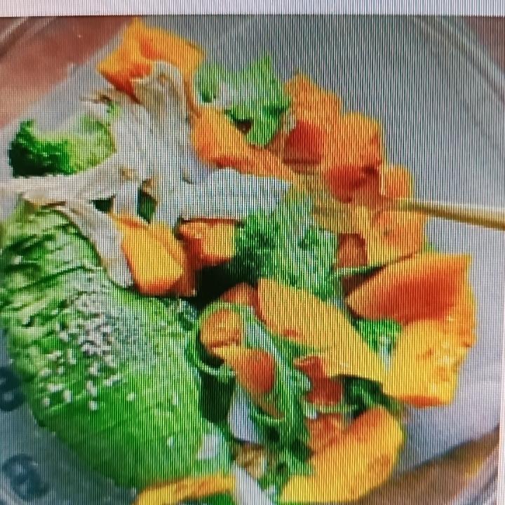 有些食物堪称降脂高手，常吃能让血脂悄悄下降。就拿燕麦来说，它富含β-葡聚糖，这种