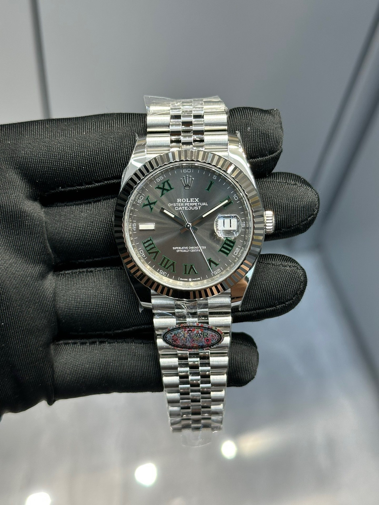 劳力士绿萝日志：经典中的一抹清新劳力士日志型（Datejust）一直是品牌最经典的腕表之一，而“绿萝