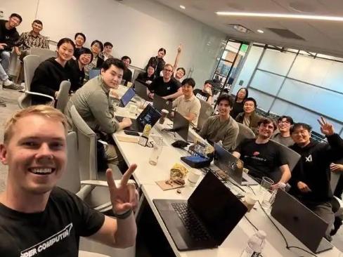 都说中国留不住人才，精英都移民去了欧美，可奇怪的是，那些留在中国的二流、三流、甚