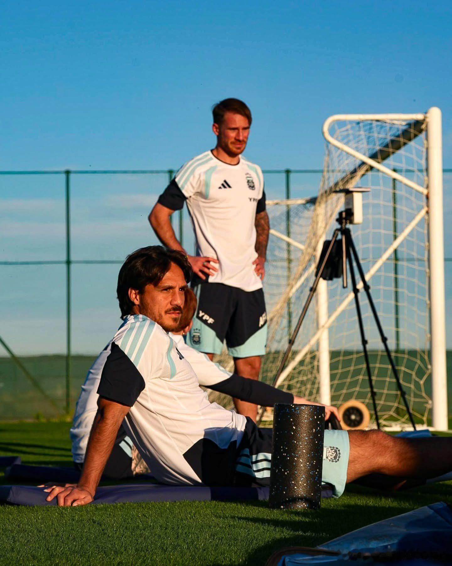 麦卡和哥哥在阿根廷国家队相聚