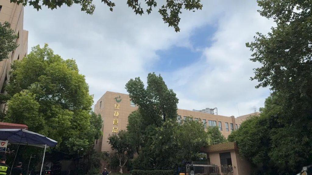 香港高法判决穿透许家印信托, 上海学生餐事件会追责刘永好家族吗