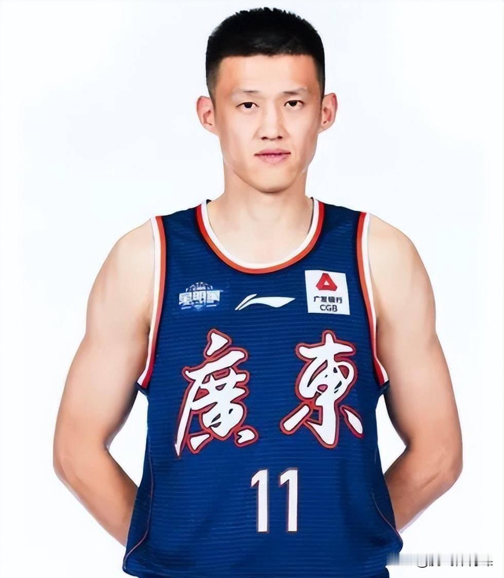 周鹏保持有4项球员之最，未来恐怕无人能打破:1.现役CBA总冠军最多的球员(