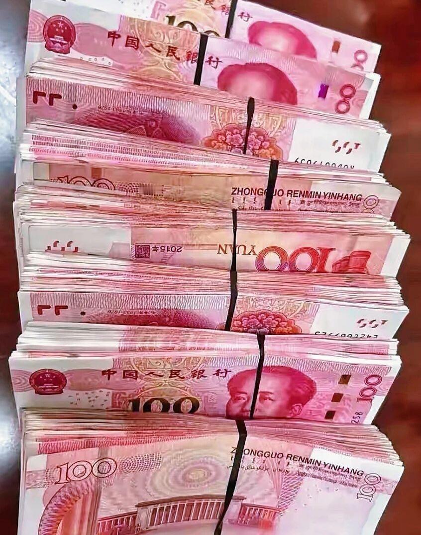 多少存款可以让你每月有2000的利息按照目前的存款利率，你可能得