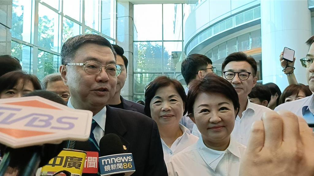 台当局行政部门今拍板878亿元总预算追加案，据转述，卓荣泰跟台中市长卢秀燕在会议
