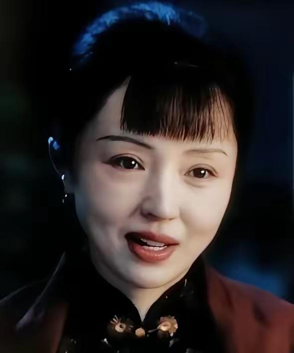 她怎么能演宋美龄呢？差别太大了，她哪有宋美龄的气质！导演的眼光有问题啊！