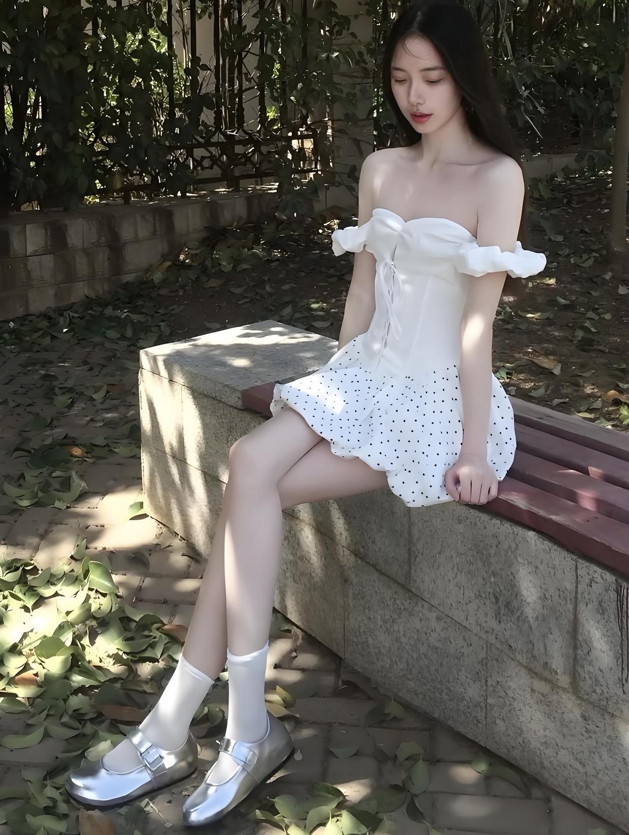 很多人面对满衣柜衣服却不知咋穿，穿同款也没博主那氛围感。其实穿搭不用堆砌大牌、盲