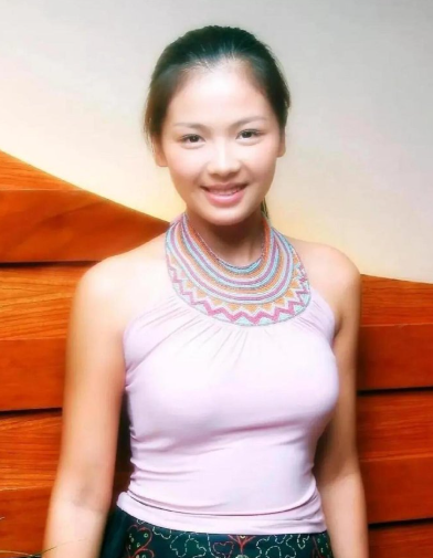 原来刘涛年轻时候长这样，长相和气质跟大美女确实一点也挨不到边，普普通通，平平无奇