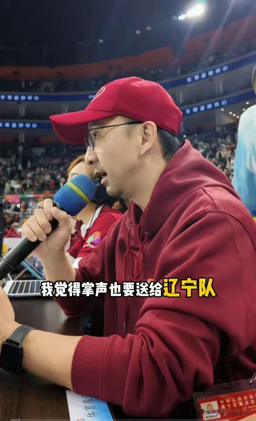 没有对比就没有伤害！全运会男篮赛场暖心一幕！半决赛辽粤大战，广东淘汰辽宁赛后，