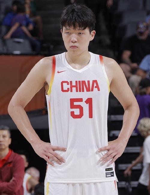 中国男篮最强12人大名单随着中国男篮输给新西兰，三场热身赛暴露