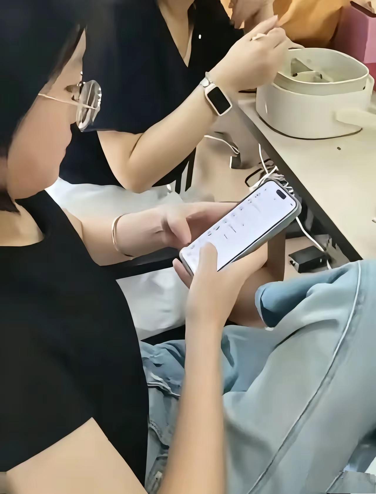 白嫖外卖小哥的小仙女，这几天热度不减，成了众矢之的，网上舆论呈现一边倒的态势，而