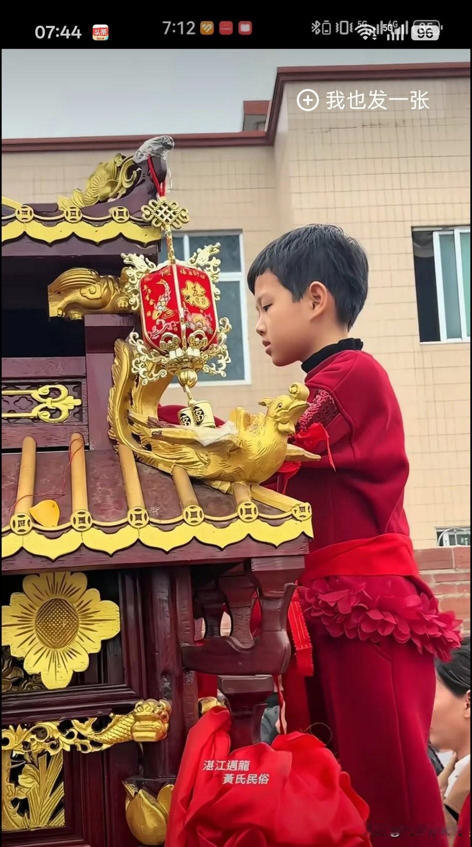 说这个孩子是个女孩子，能够说得过去，毕竟现在的假小子很多但是你要说是这个孩子自