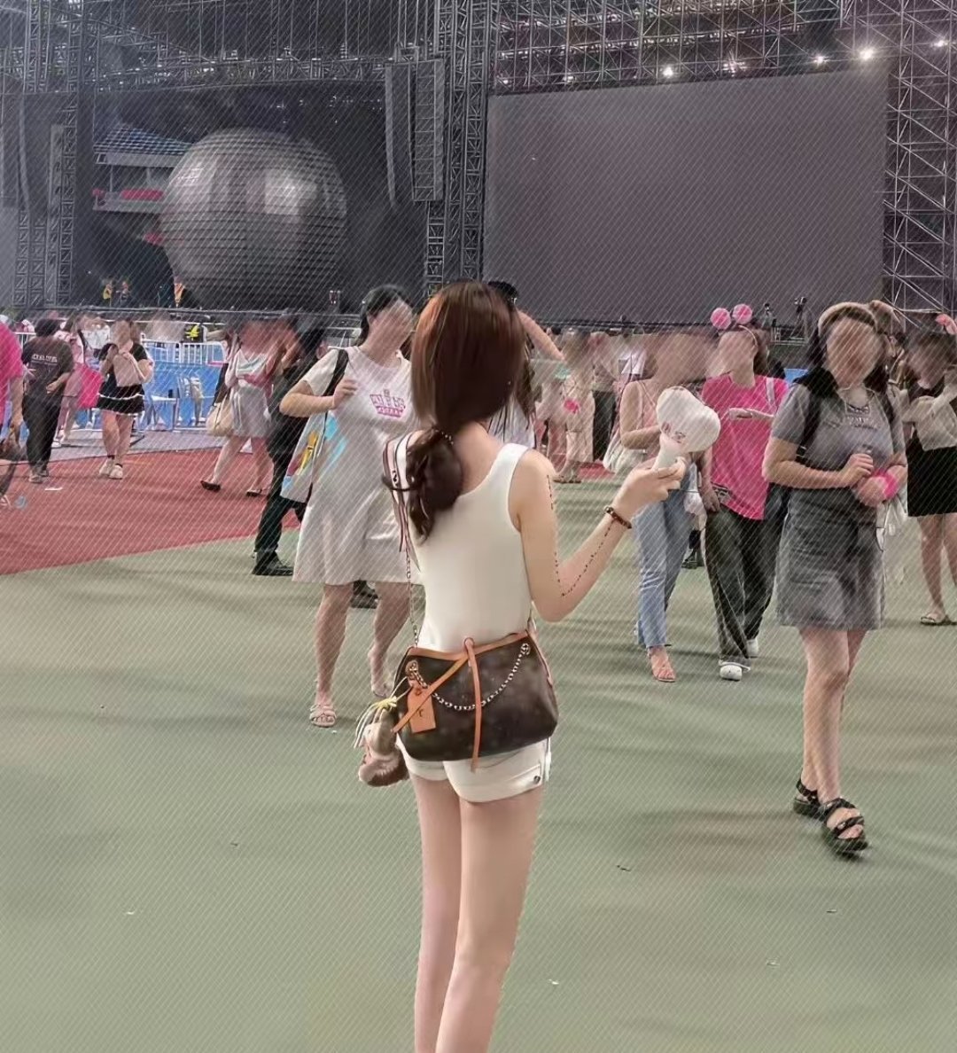 为什么有钱的女生，一般都是瘦瘦的？？
