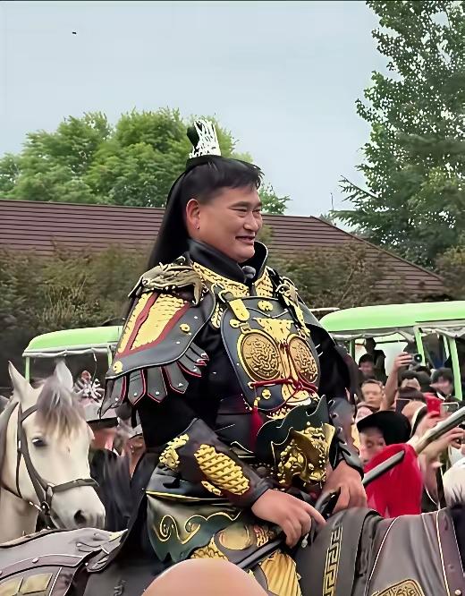 朱大将军威武霸气[赞][大笑]