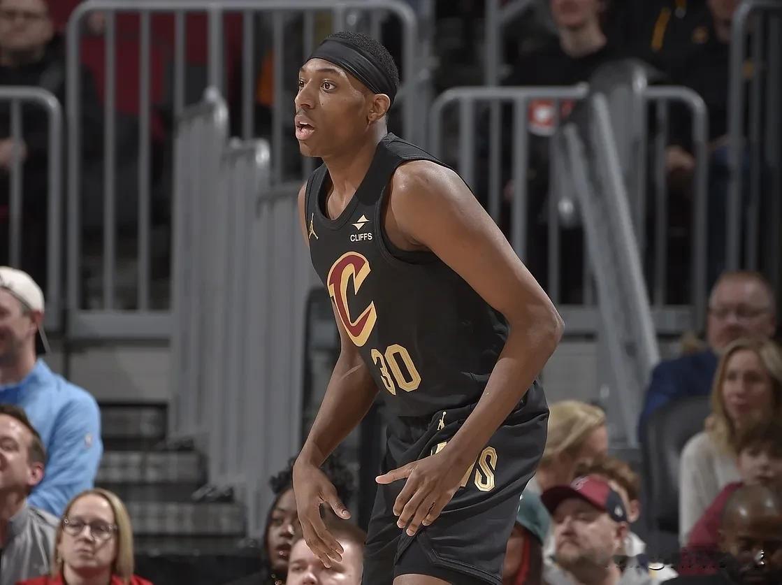 今天NBA火箭114-101击败骑士的比赛中，骑士双向球员汤姆林首发登场并有不错