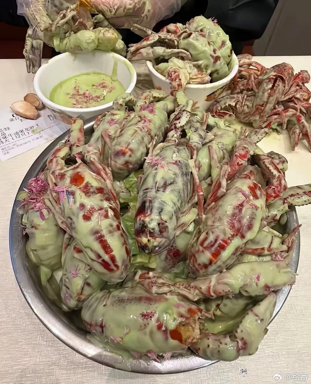 第一次看见这样做小龙虾的，看完倒胃口