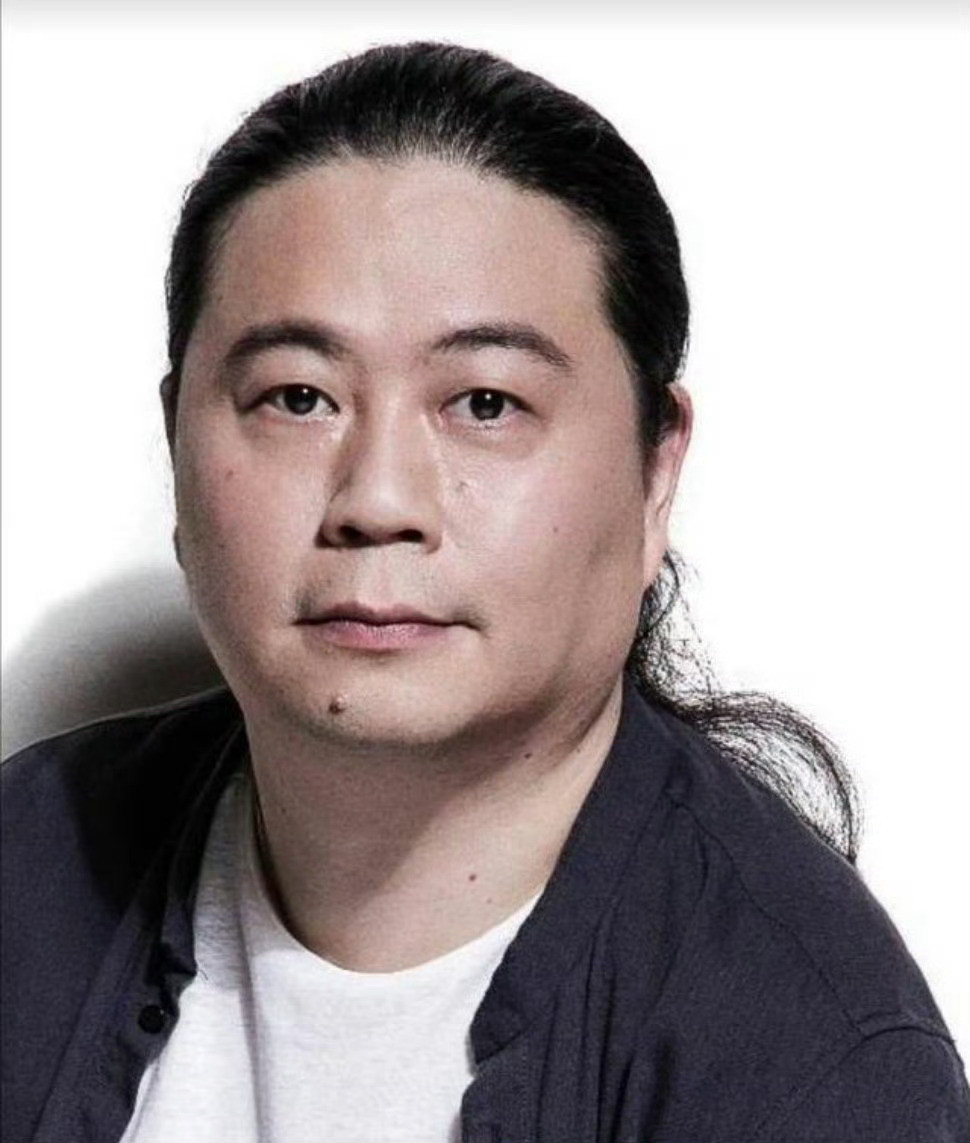 与汪海林同时限高的人还有闫刚和刘毅，他们同等比例持有喜多瑞公司33%的股份。