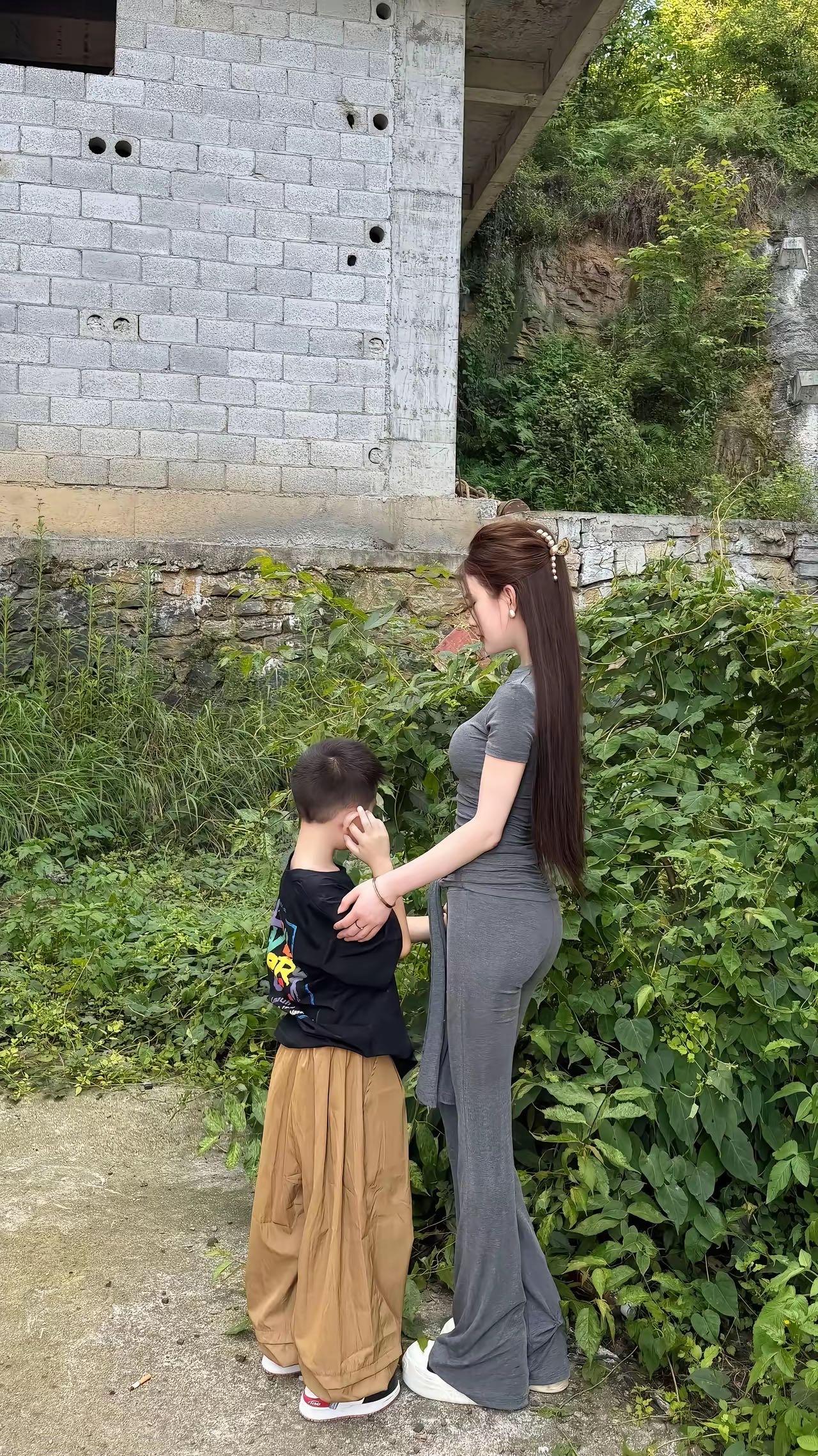 同事的姑娘刚刚生完孩子，满月那天就离婚了原来在生孩子时，她姑娘就跟老公说，如果