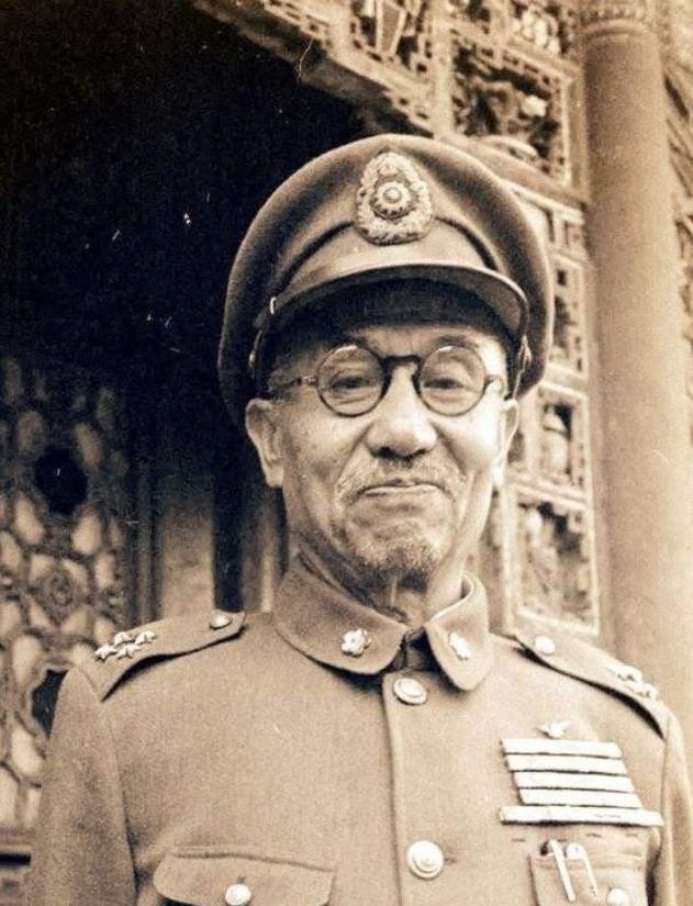 1949年12月，阎锡山等14人，乘坐的飞机，遇寒流无法上升，陈立夫劝阎锡山：“