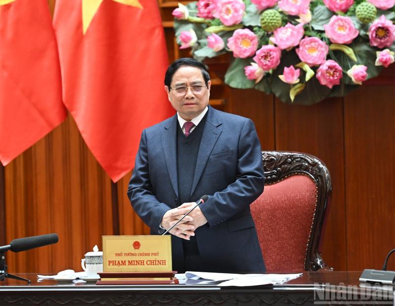 唱反调！苏林前脚在越南大会上承诺说未来越南的经济增速要不低于10%，范明政后脚就